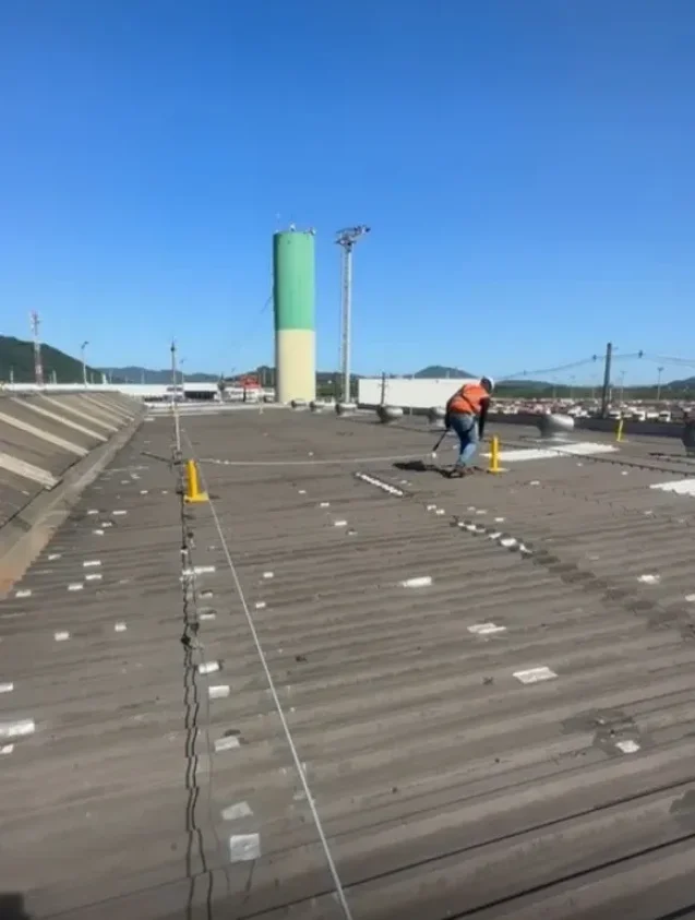 Projeto de Linha de Vida Horizontal para Telhado Industrial